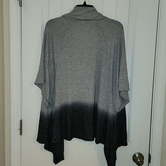 Status By Chenault Ombré Sweater Wrap NWOT - Picture 2 of 2